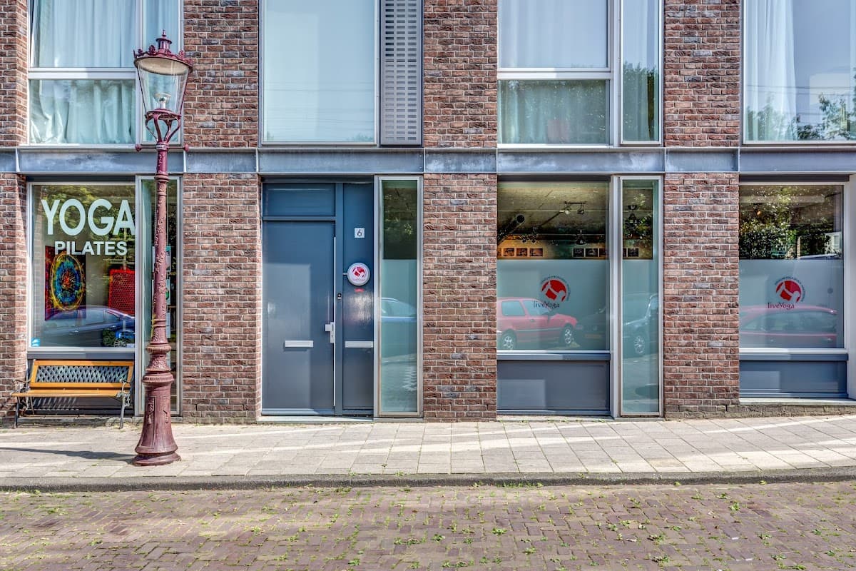 Thrive Yoga Celebes logo