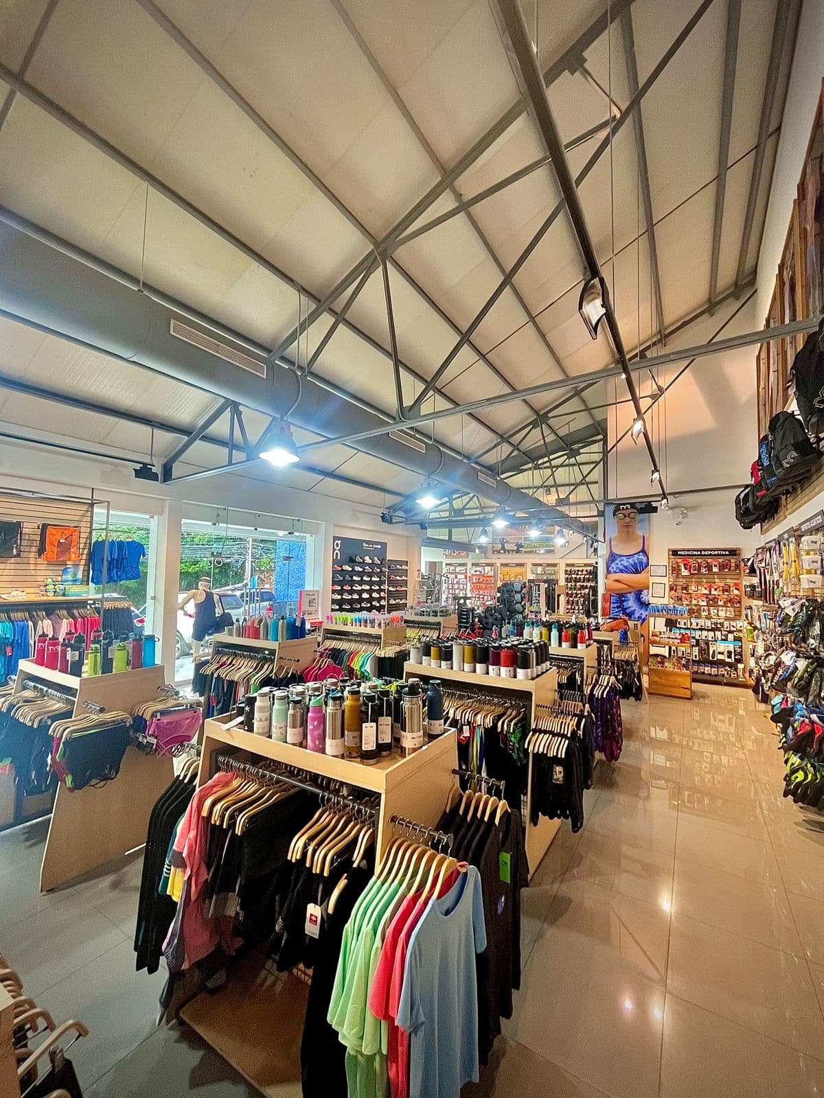 UNO Sports 02 Wellness Center Escazú