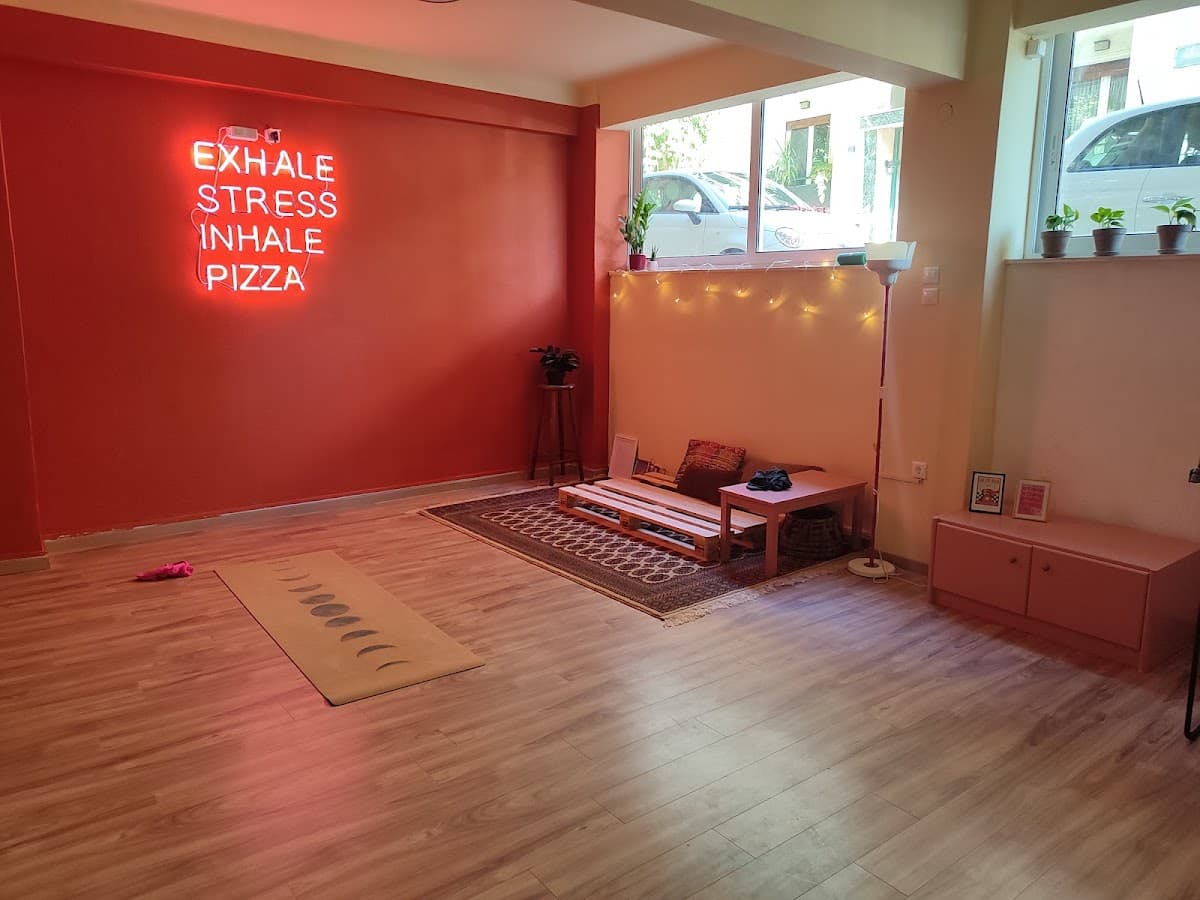 Γη Yoga Loft / Earth Yoga Loft logo