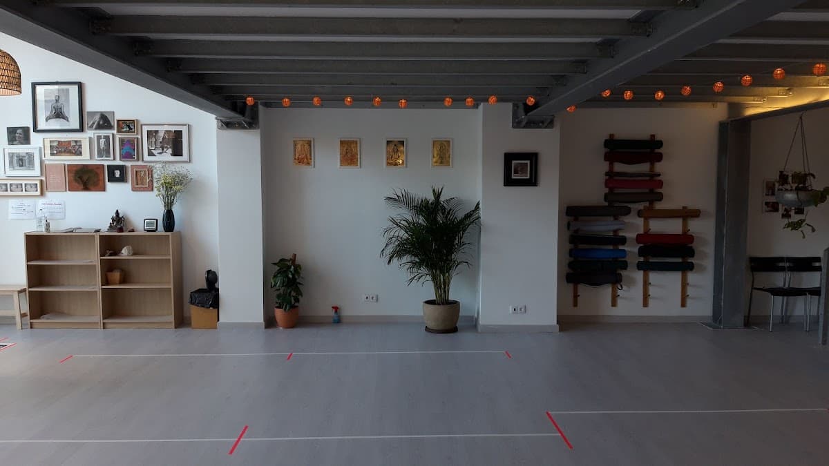 Ashtanga Yoga Tree 1