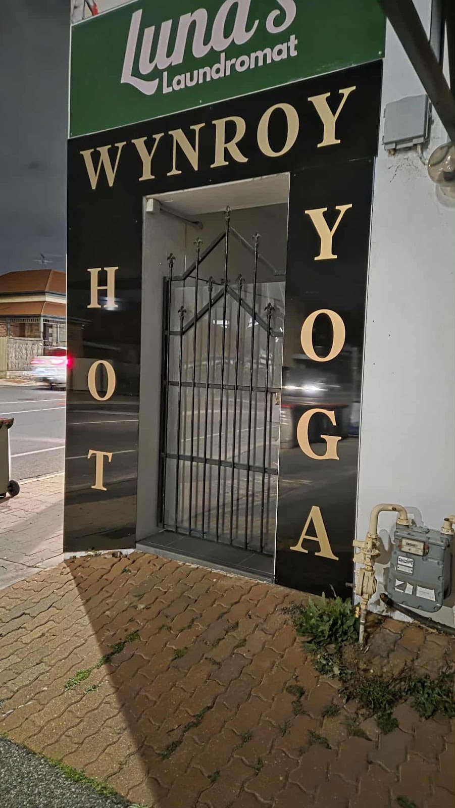 Wynroy Hot Yoga logo