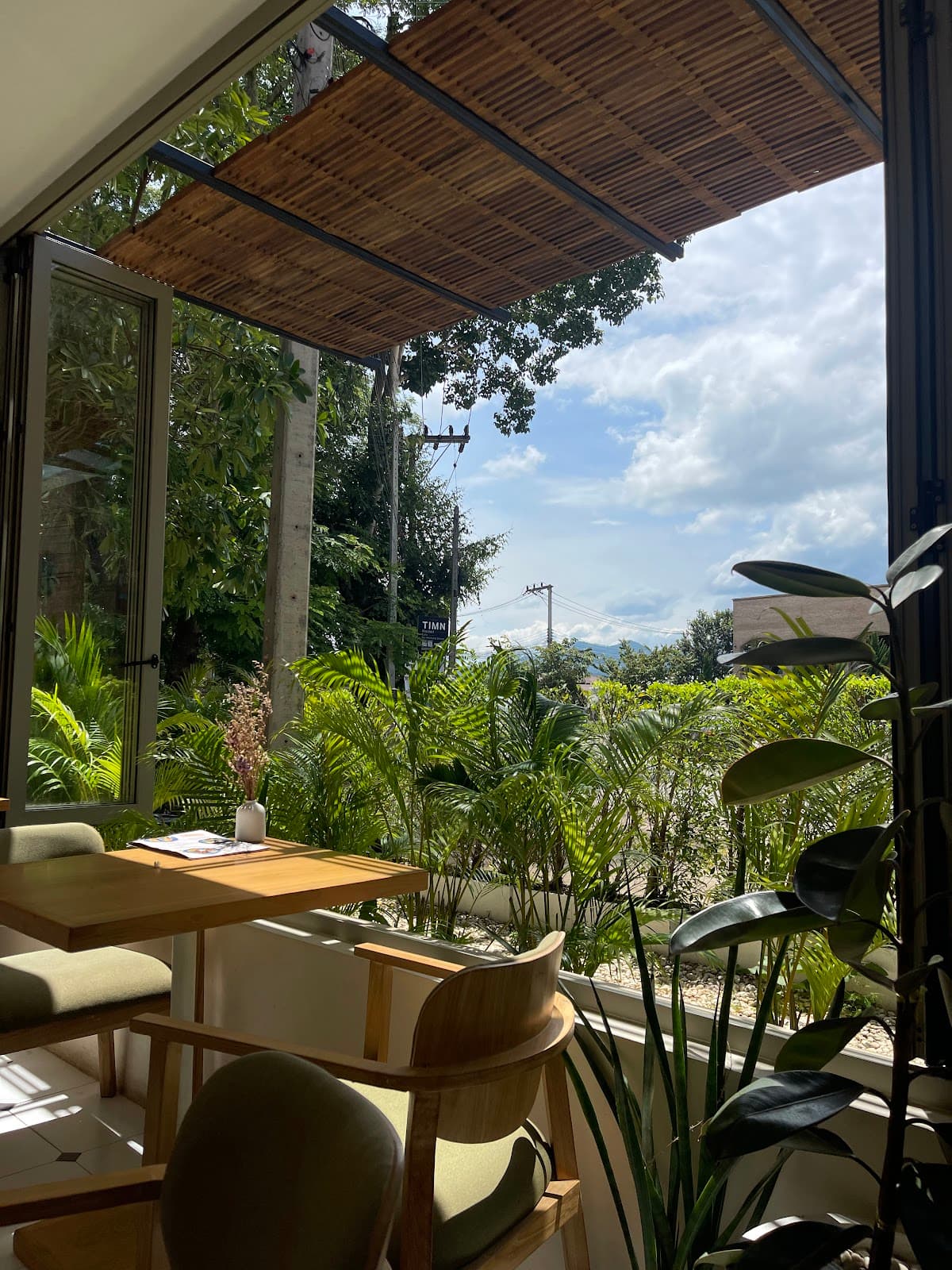 Janym Vegetarian/Vegan Restaurant & Yoga Studio Pai