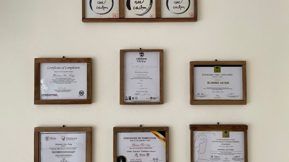 Yoga See Calm / โยคะสีคราม logo