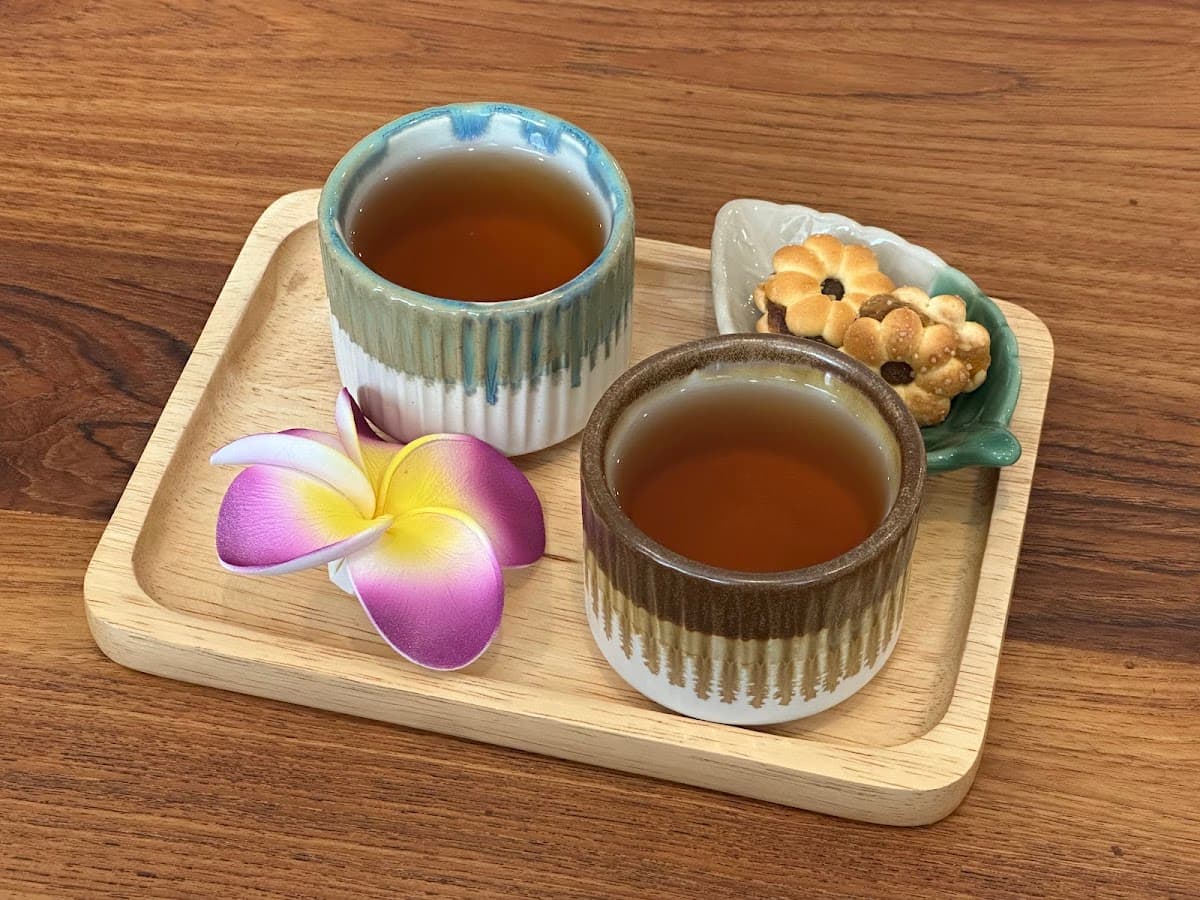 BuaBuCha Massage & Wellness Center. MESSAGE us via: Instagram = buabucha39 logo