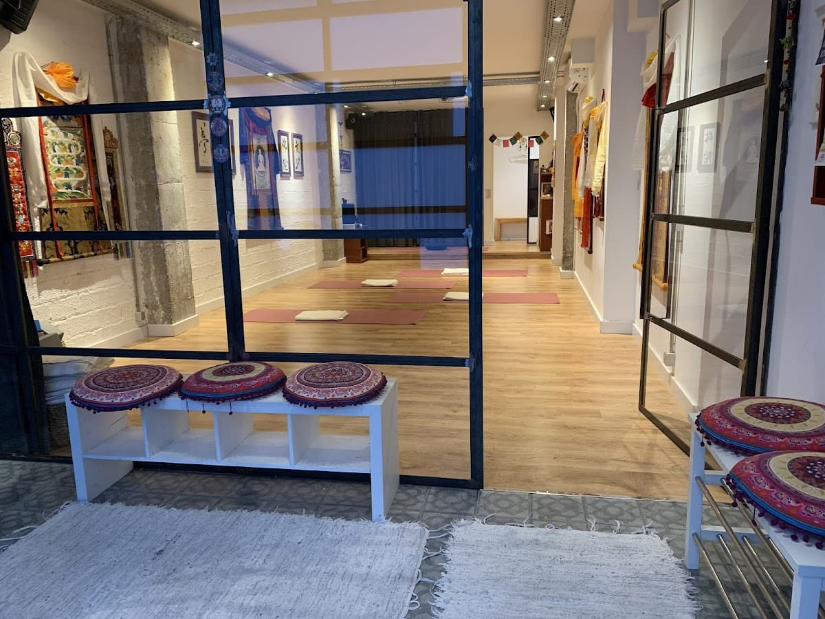 AB Yoga Center By Alícia Beltrán - Centre de Ioga a Barcelona logo