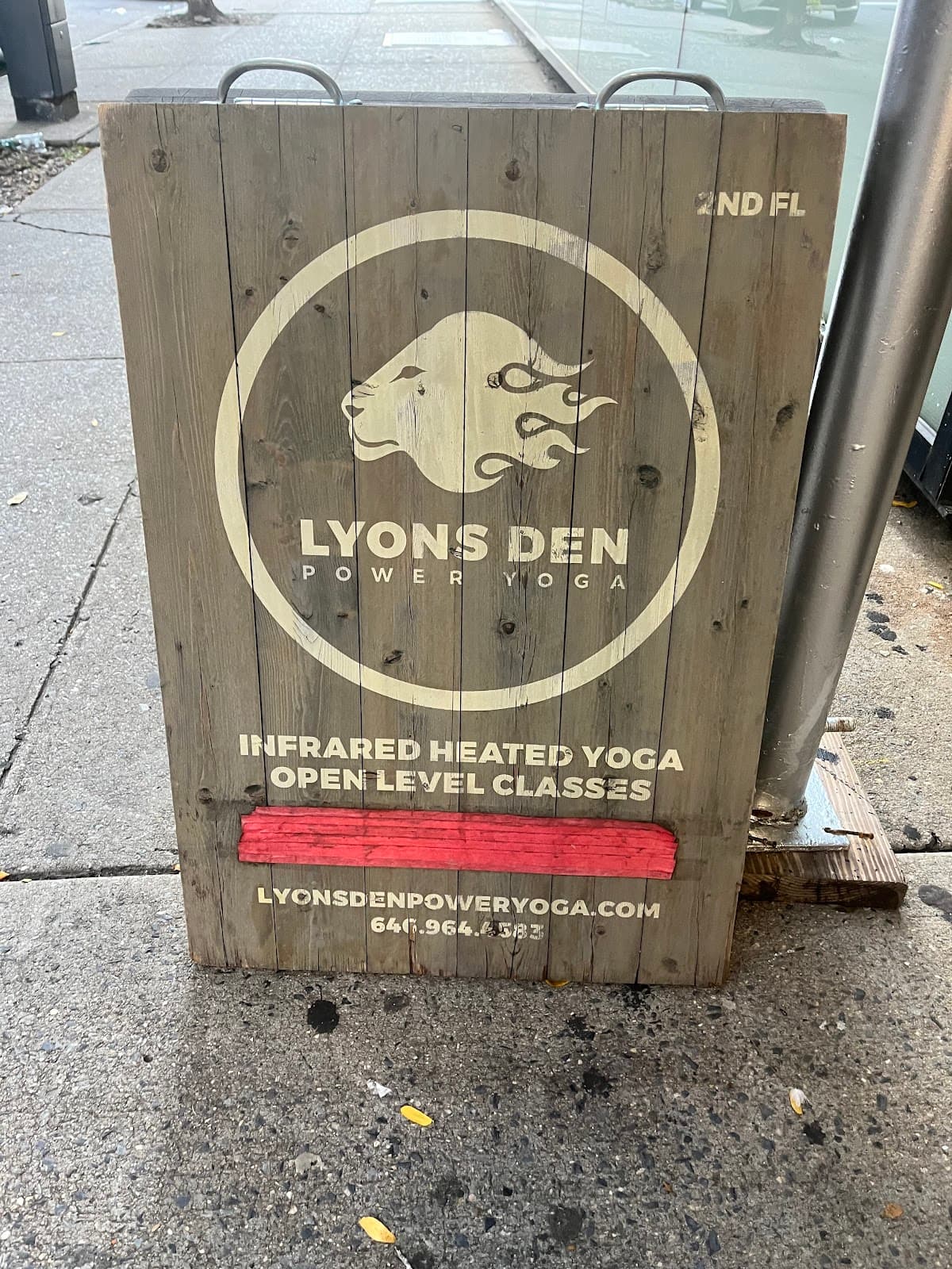 LYONS DEN POWER YOGA logo