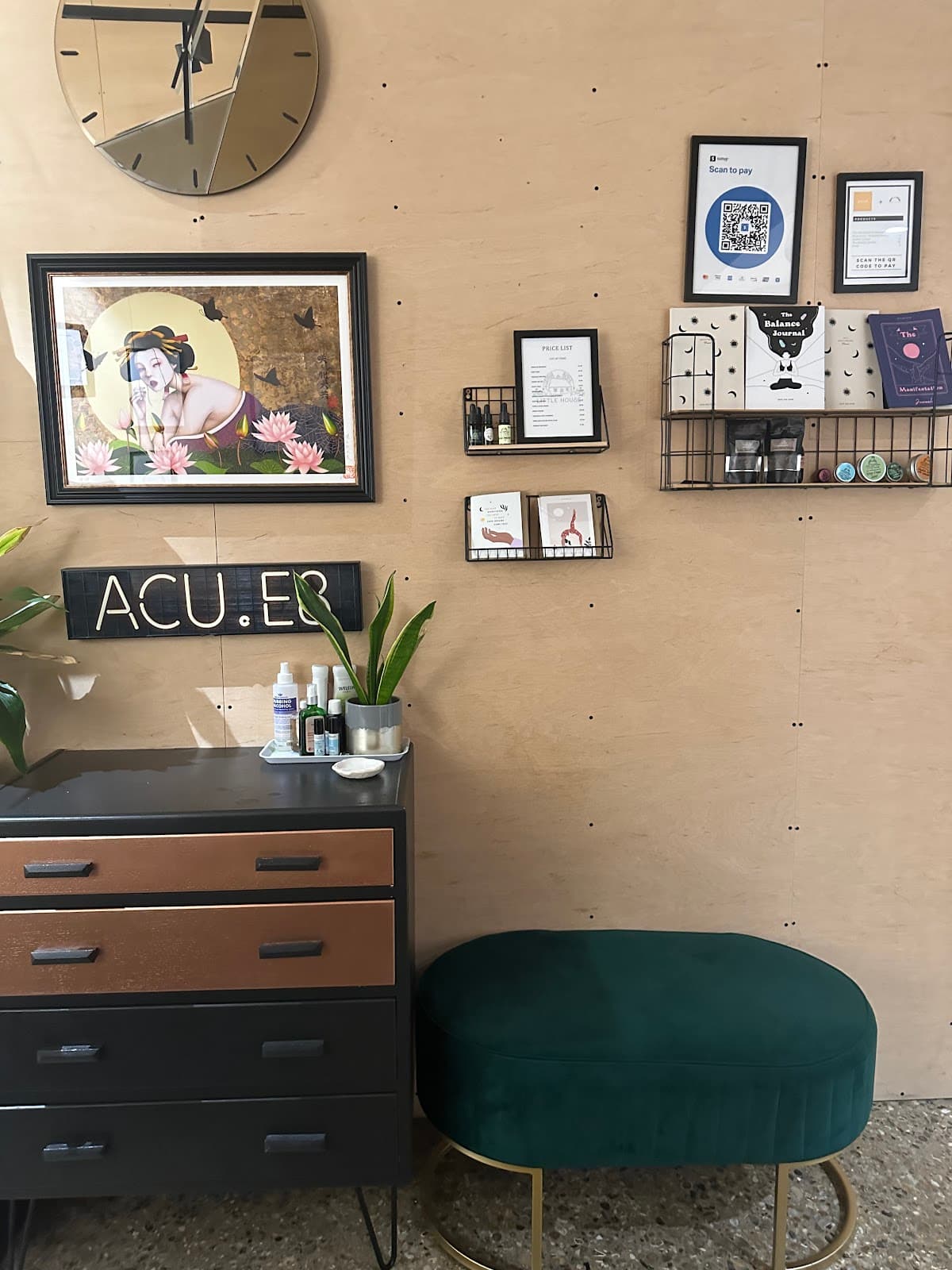 Maria Ninoles Ayurveda Breathwork Massage logo