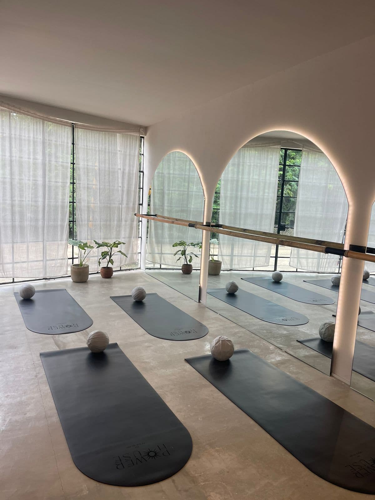 FUNCIONAL TRAINING / BARRE /SCULPT/ YOGA POWER HOUSE by HOLY BODY